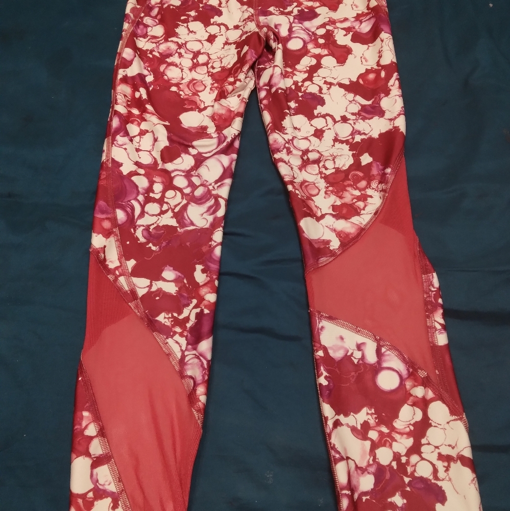 Women's small mesh under armour leggings